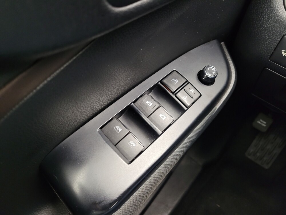 2018 Toyota Highlander in Taylor, MI 48180 - 18130422 27