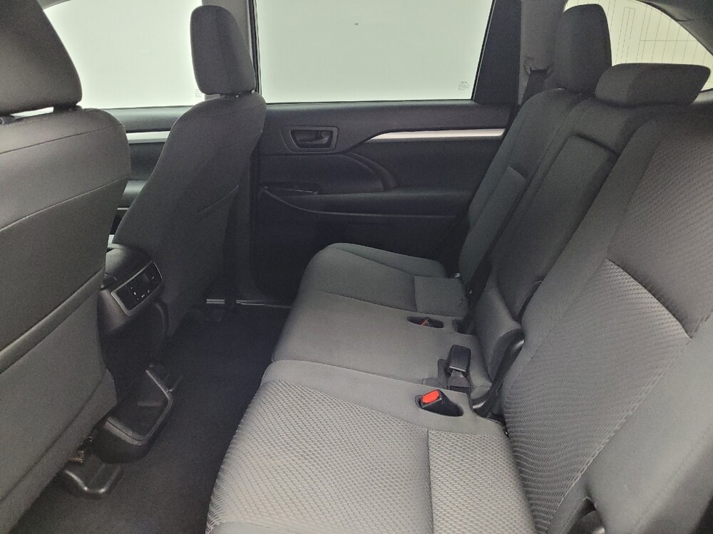 2018 Toyota Highlander in Taylor, MI 48180 - 18130422 18