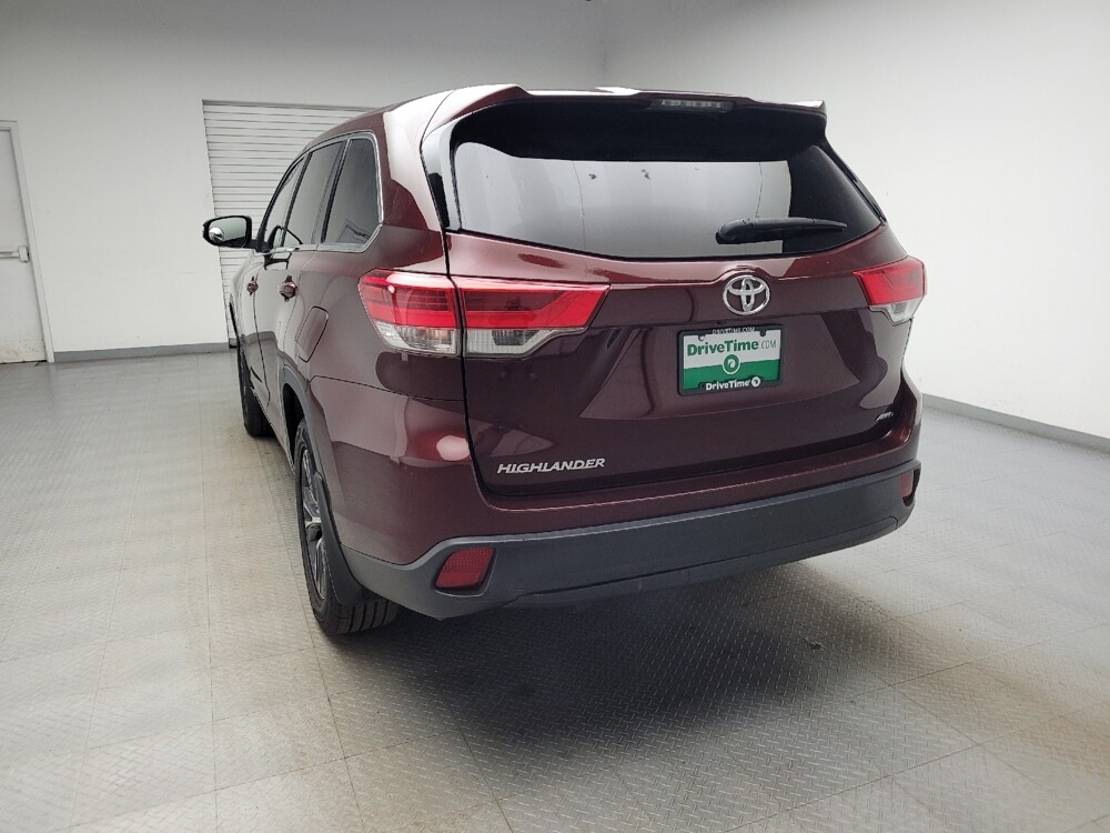 2018 Toyota Highlander in Taylor, MI 48180 - 18130422 6