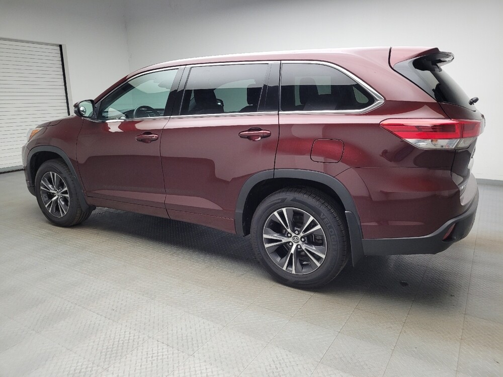 2018 Toyota Highlander in Taylor, MI 48180 - 18130422 3