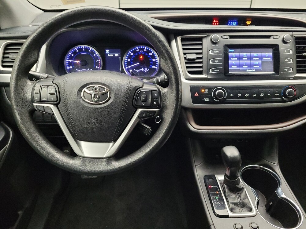 2018 Toyota Highlander in Taylor, MI 48180 - 18130422 22