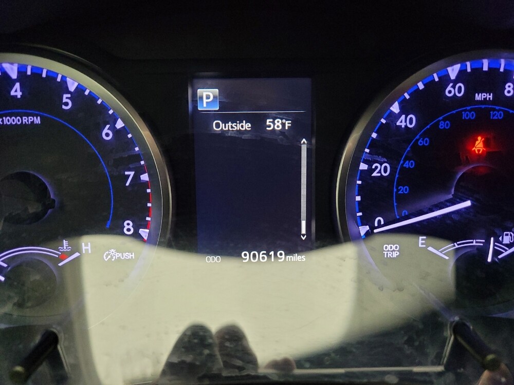 2018 Toyota Highlander in Taylor, MI 48180 - 18130422 23