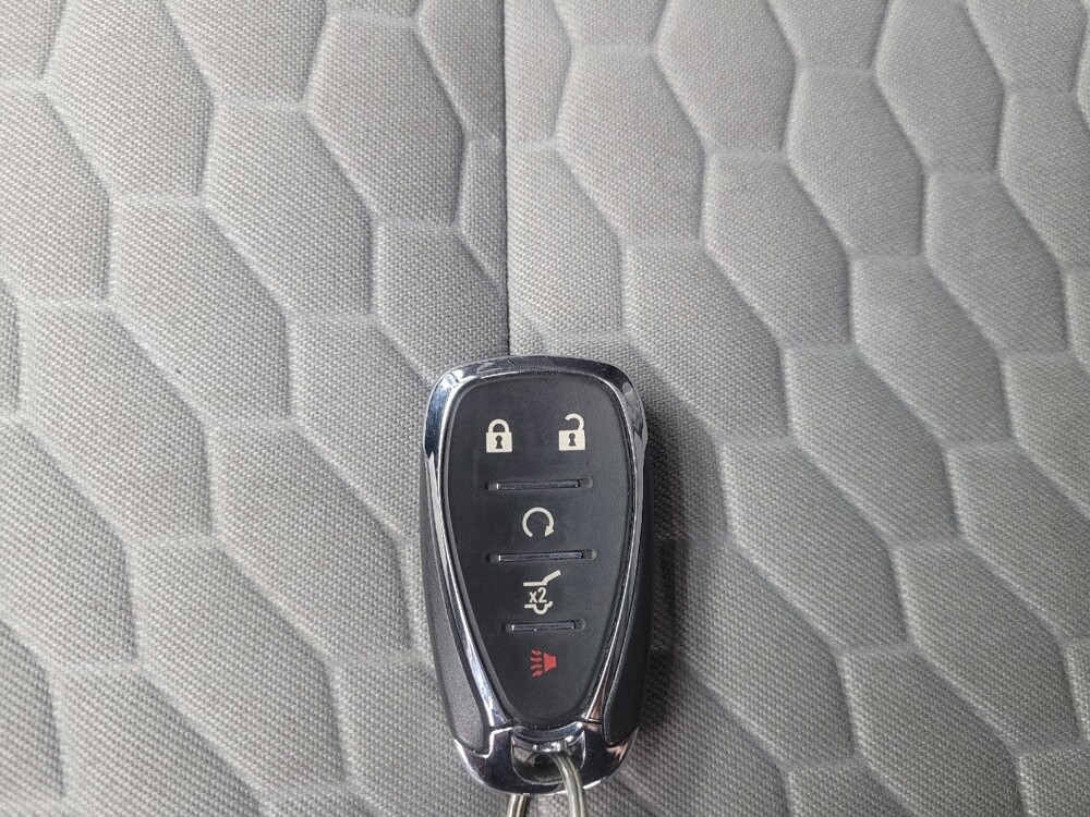 2020 Chevrolet Equinox in Indianapolis, IN 46222 - 18130424 32