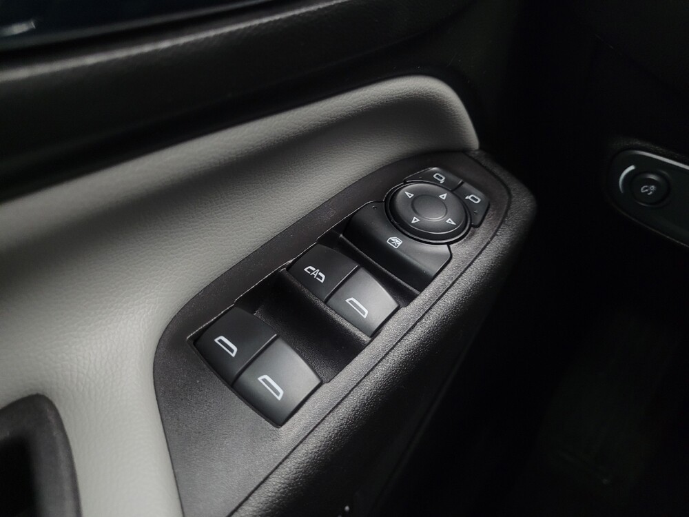 2020 Chevrolet Equinox in Indianapolis, IN 46222 - 18130424 27