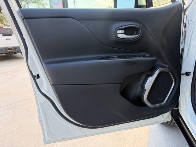 2018 Jeep Renegade in Knoxville, TN 37920 - 18130430 5