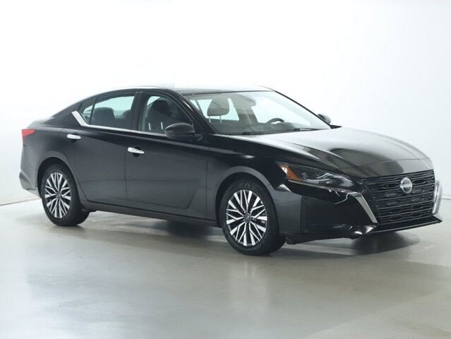 2025 Nissan Altima in Bedford, OH 44146 - 18130442 9