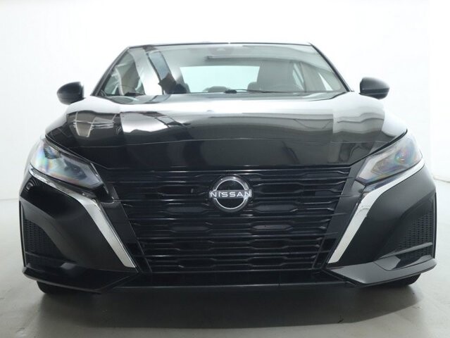 2025 Nissan Altima in Bedford, OH 44146 - 18130442 5