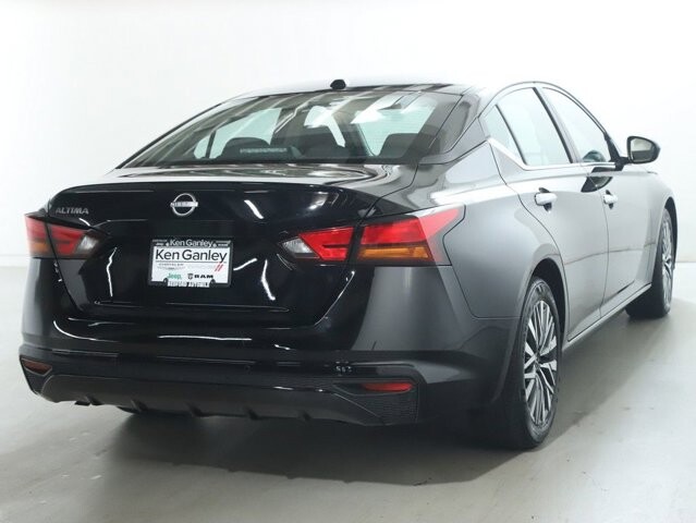2025 Nissan Altima in Bedford, OH 44146 - 18130442 45
