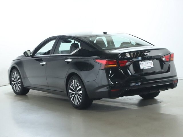 2025 Nissan Altima in Bedford, OH 44146 - 18130442 39