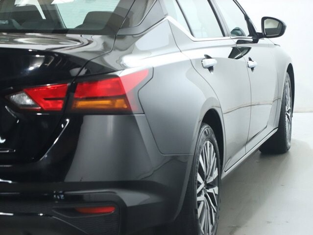 2025 Nissan Altima in Bedford, OH 44146 - 18130442 44