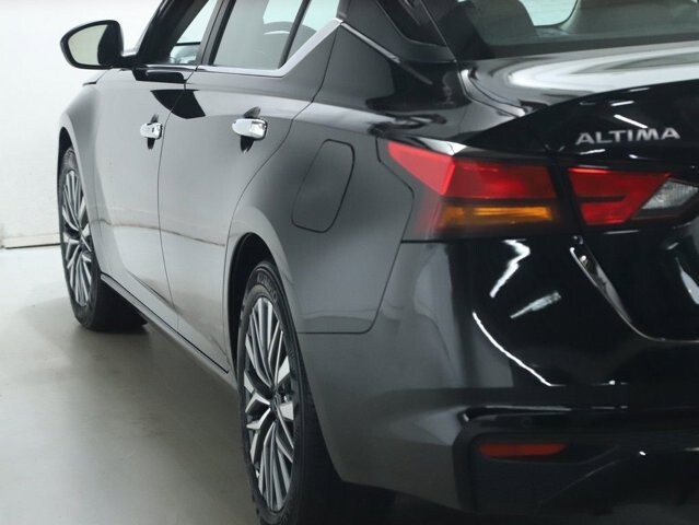 2025 Nissan Altima in Bedford, OH 44146 - 18130442 40