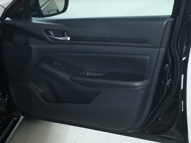 2025 Nissan Altima in Bedford, OH 44146 - 18130442 32