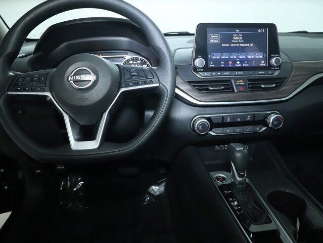 2025 Nissan Altima in Bedford, OH 44146 - 18130442 27