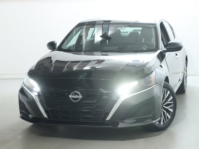 2025 Nissan Altima in Bedford, OH 44146 - 18130442 3