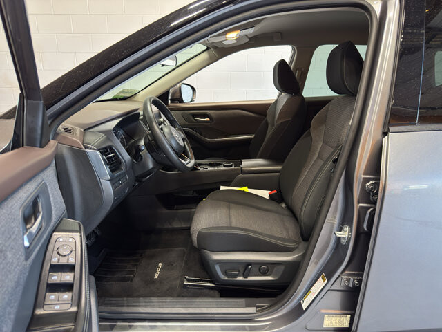 2021 Nissan Rogue in Burlington, WI 53105 - 18130450 14
