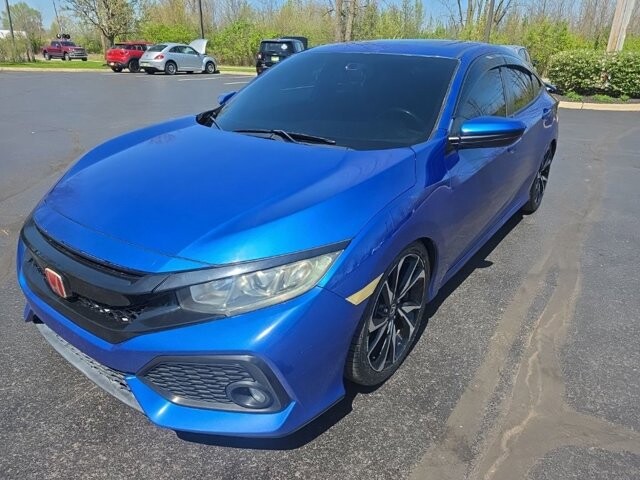 2017 Honda Civic in Marysville, OH 43040 - 18130455 3