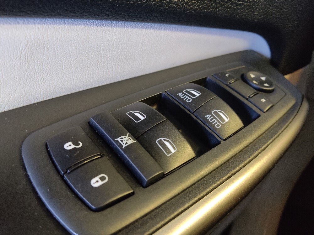 2020 Jeep Cherokee in Phoenix, AZ 85022 - 18130467 27