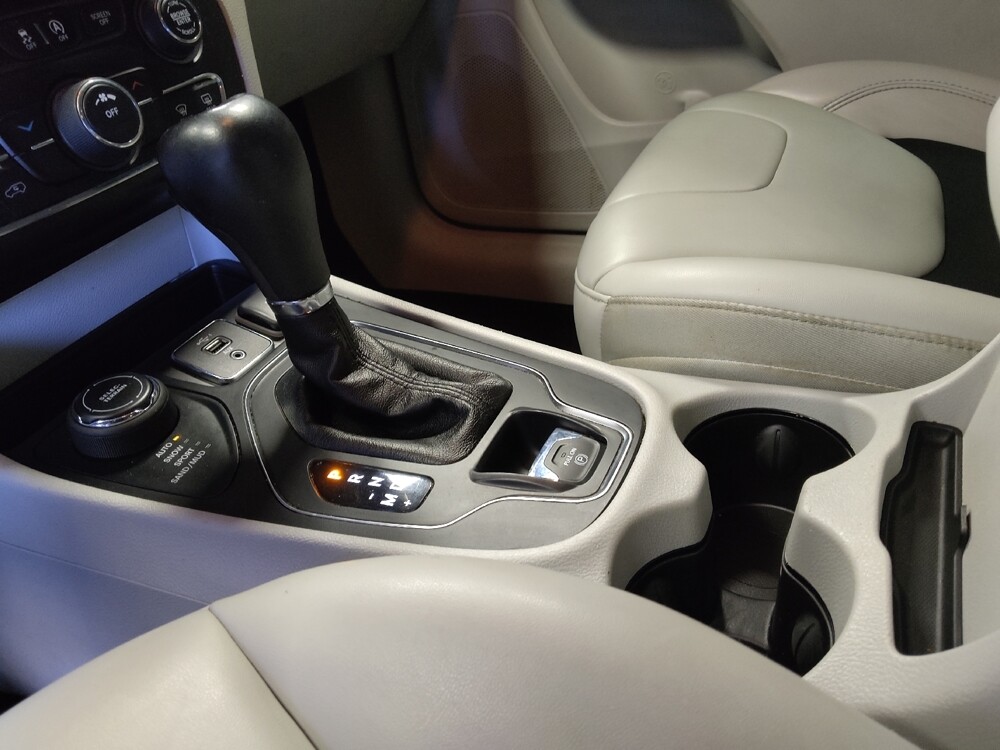 2020 Jeep Cherokee in Phoenix, AZ 85022 - 18130467 26