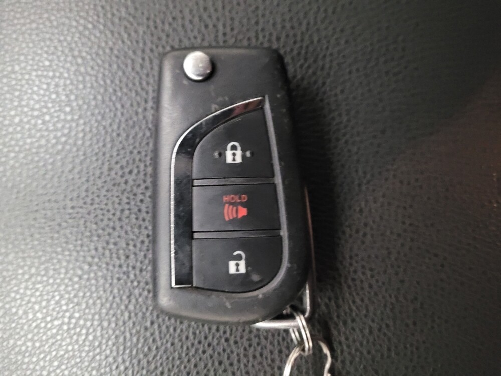 2019 Toyota RAV4 in Riverside, CA 92504 - 18130491 32