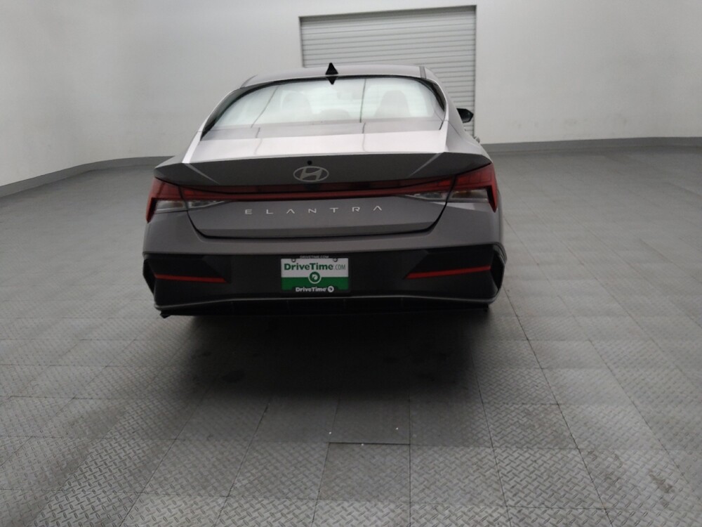 2025 Hyundai Elantra in Arlington, TX 76011 - 18130551 7