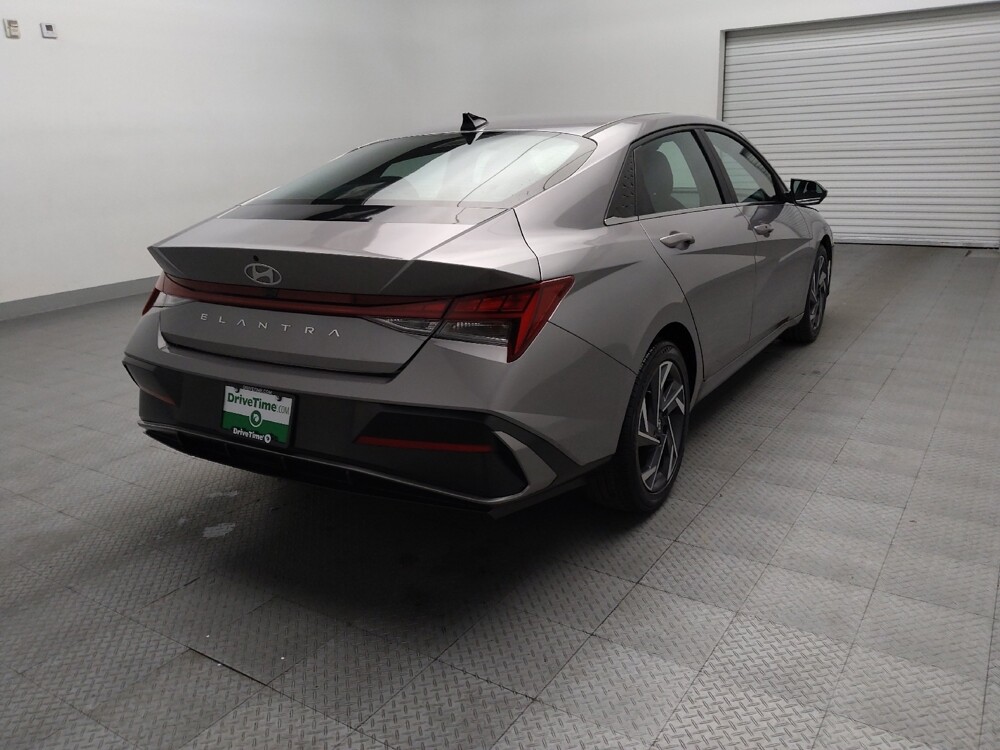 2025 Hyundai Elantra in Arlington, TX 76011 - 18130551 9