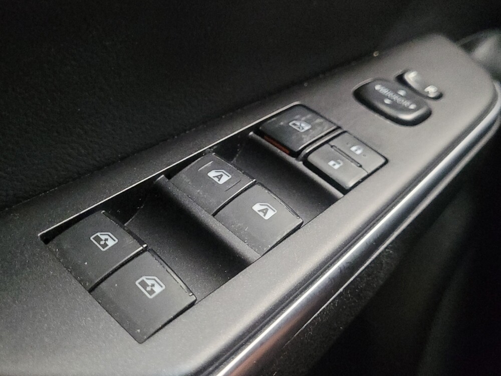 2017 Toyota Camry in Glendale, AZ 85301 - 18130556 27