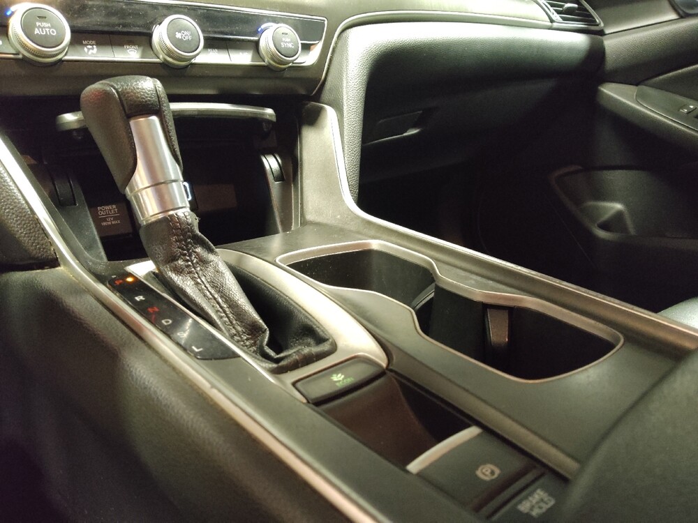 2019 Honda Accord in Glendale, AZ 85301 - 18130558 26