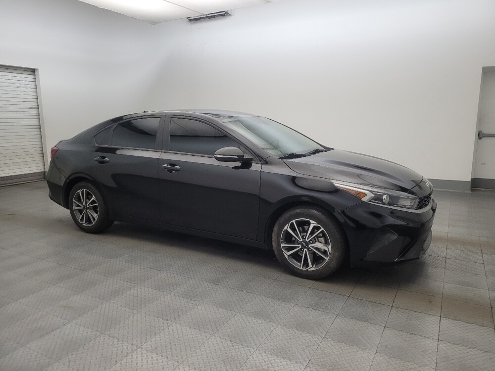 2023 Kia Forte in Glendale, AZ 85301 - 18130559 11