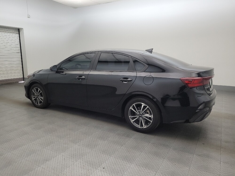 2023 Kia Forte in Glendale, AZ 85301 - 18130559 3
