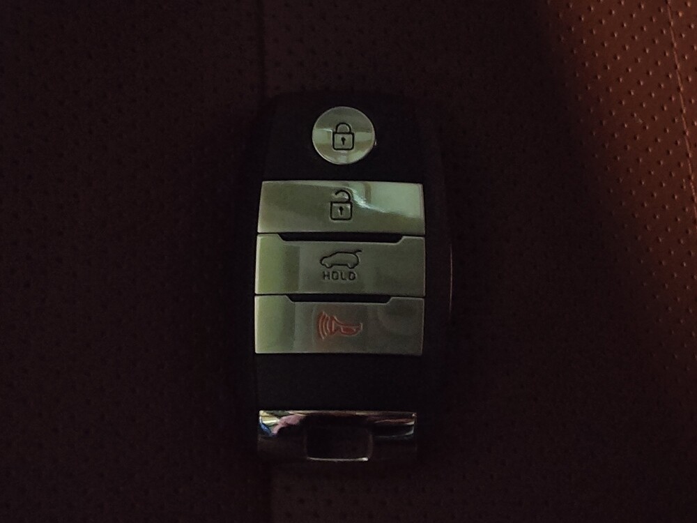 2018 Kia Sorento in Hialeah, FL 33014 - 18130600 32