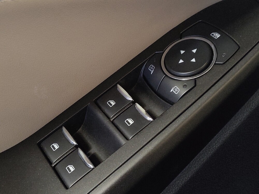 2020 Ford Explorer in Orlando, FL 32808 - 18130610 27