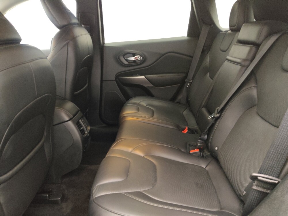 2019 Jeep Cherokee in Hialeah, FL 33014 - 18130624 18