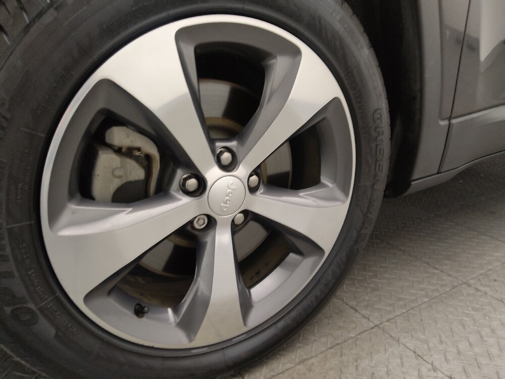 2019 Jeep Cherokee in Hialeah, FL 33014 - 18130624 31