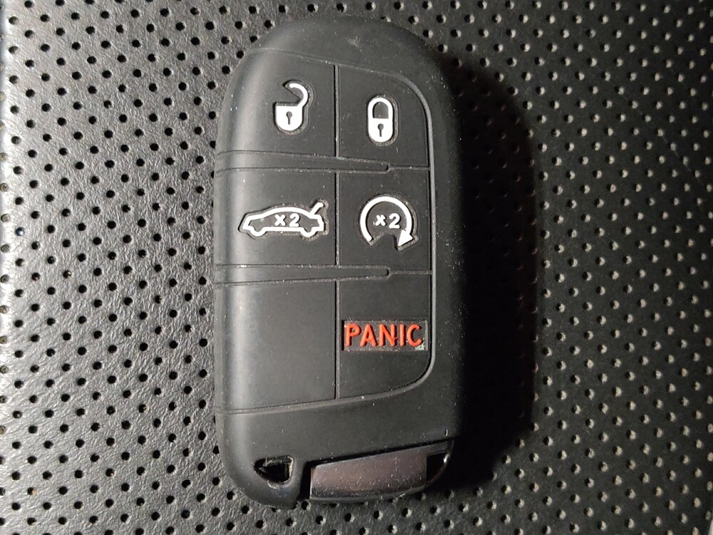 2019 Jeep Cherokee in Hialeah, FL 33014 - 18130624 32