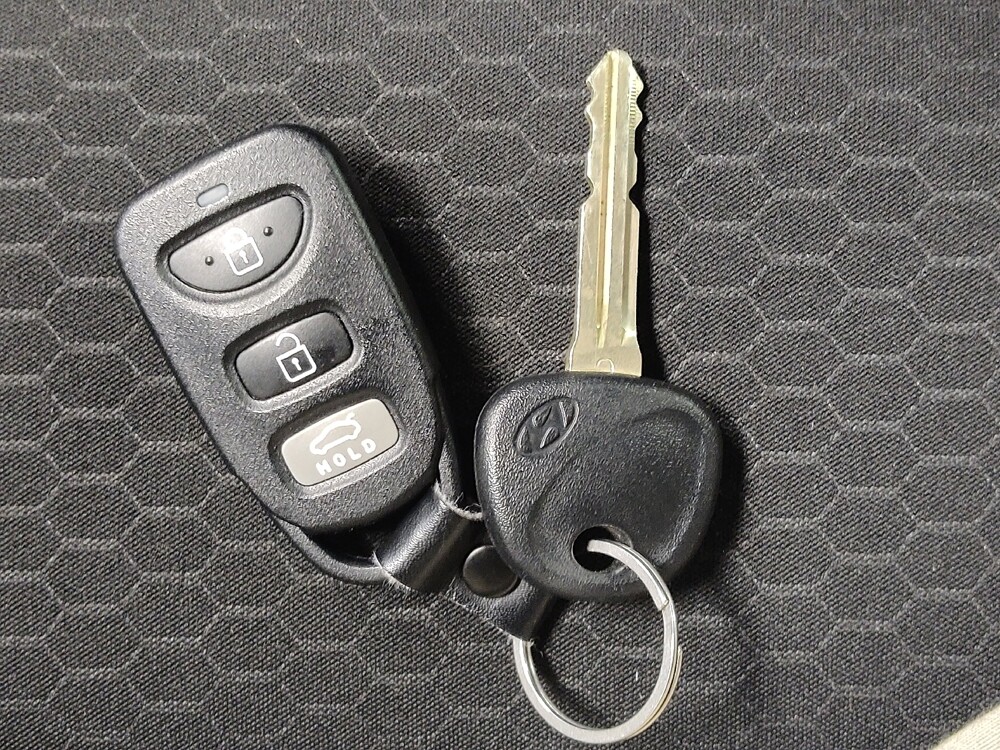 2019 Hyundai Elantra in Houston, TX 77060 - 18130689 32