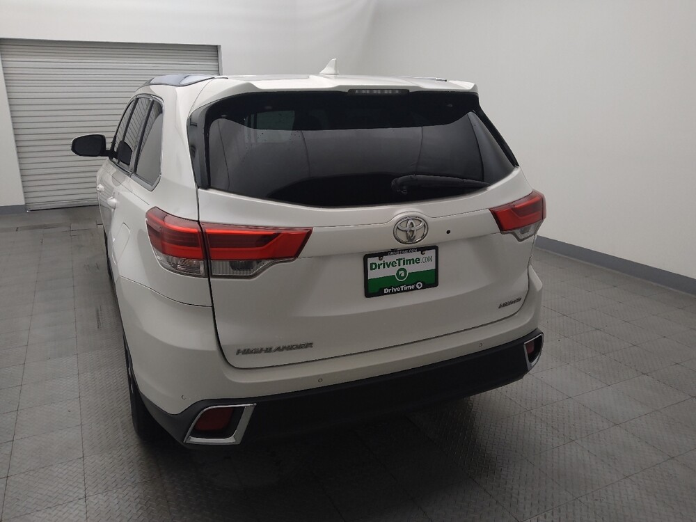 2018 Toyota Highlander in Metairie, LA 70006 - 18130698 6