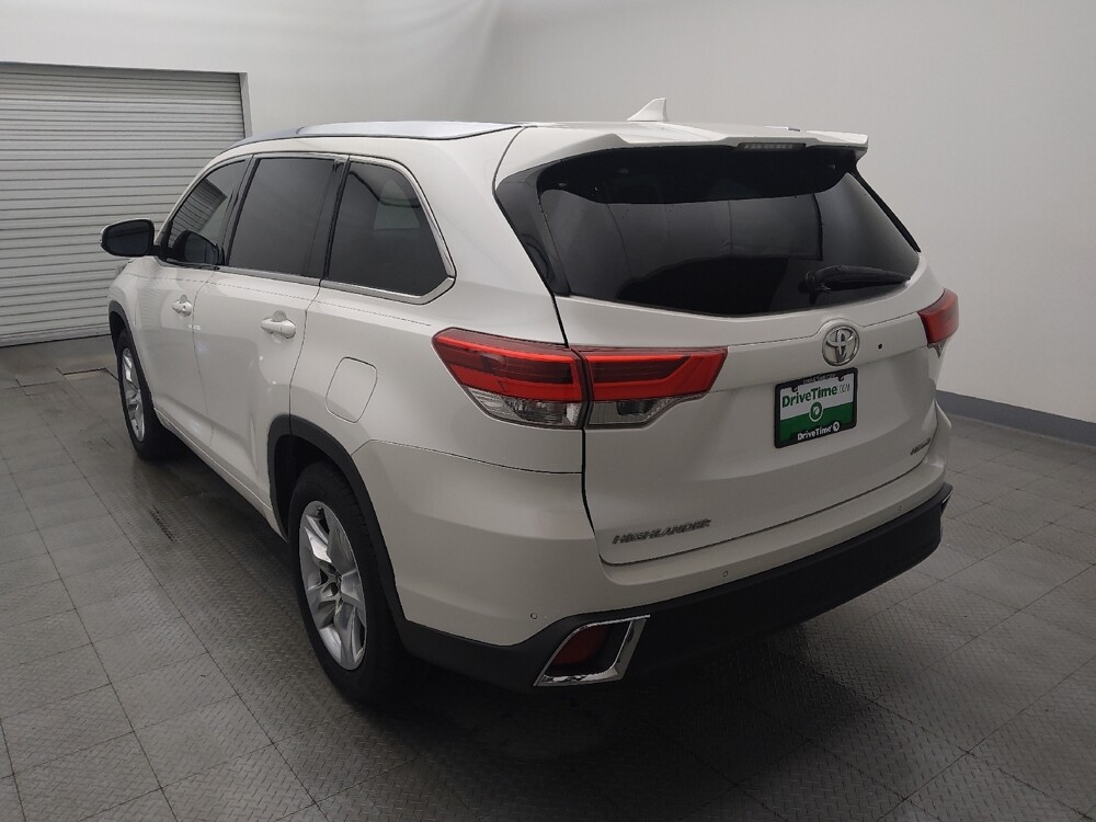 2018 Toyota Highlander in Metairie, LA 70006 - 18130698 5