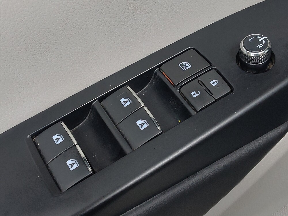 2018 Toyota Highlander in Metairie, LA 70006 - 18130698 27