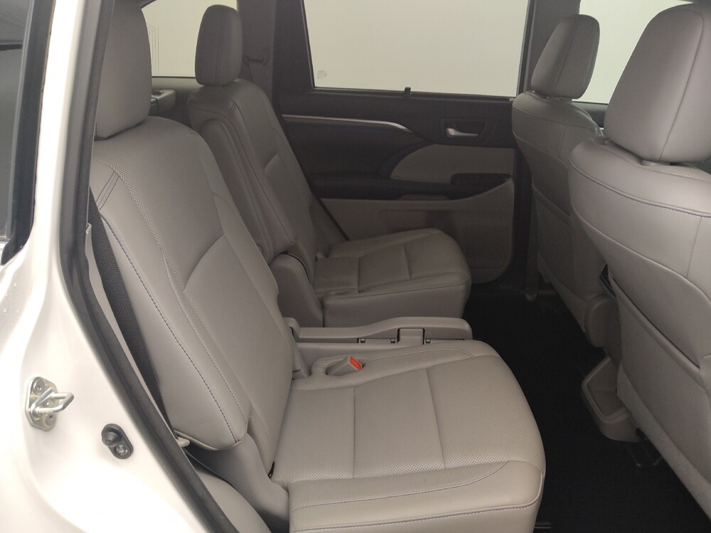 2018 Toyota Highlander in Metairie, LA 70006 - 18130698 19