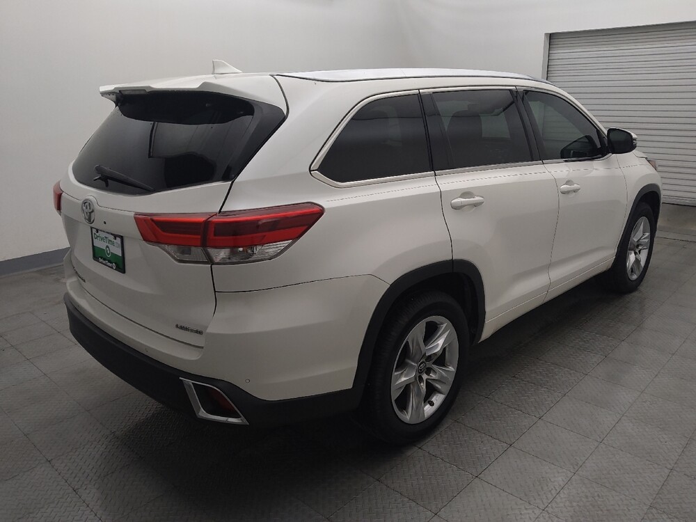 2018 Toyota Highlander in Metairie, LA 70006 - 18130698 9