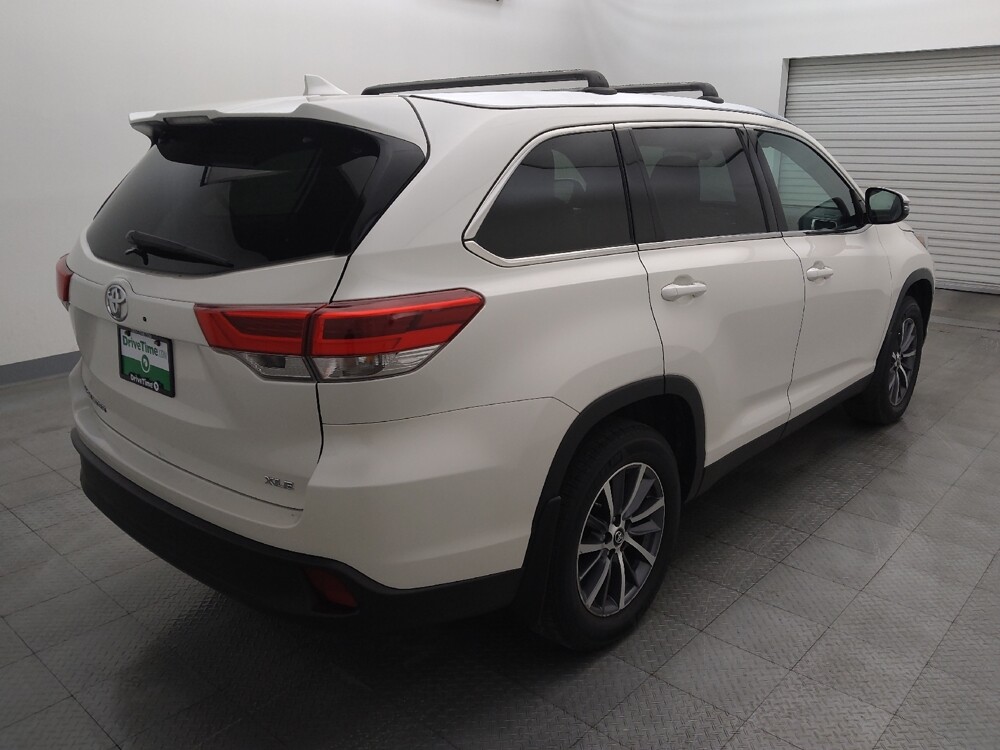 2019 Toyota Highlander in Round Rock, TX 78664 - 18130701 9