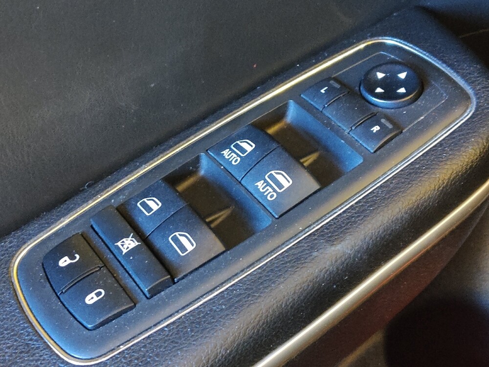 2019 Chrysler 300 in Tyler, TX 75701 - 18130711 27