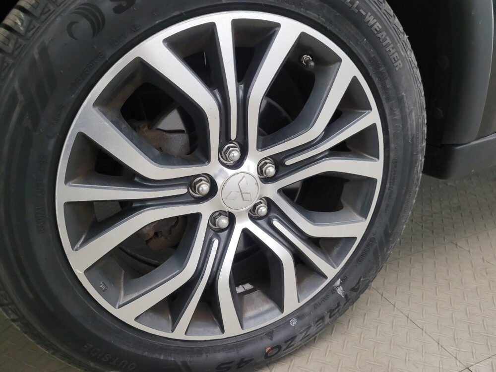 2016 Mitsubishi Outlander in Pittsburgh, PA 15237 - 18130720 31