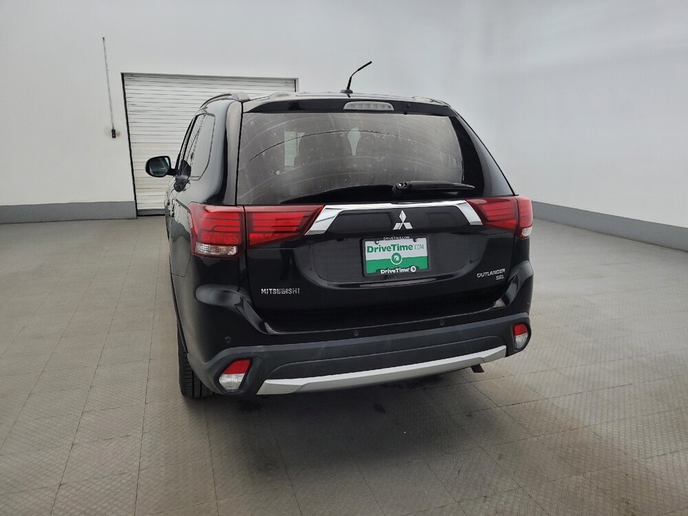 2016 Mitsubishi Outlander in Pittsburgh, PA 15237 - 18130720 6