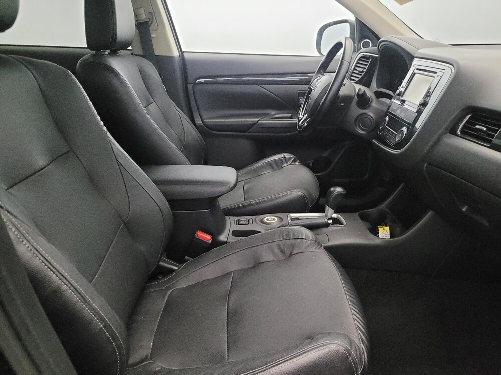 2016 Mitsubishi Outlander in Pittsburgh, PA 15237 - 18130720 21