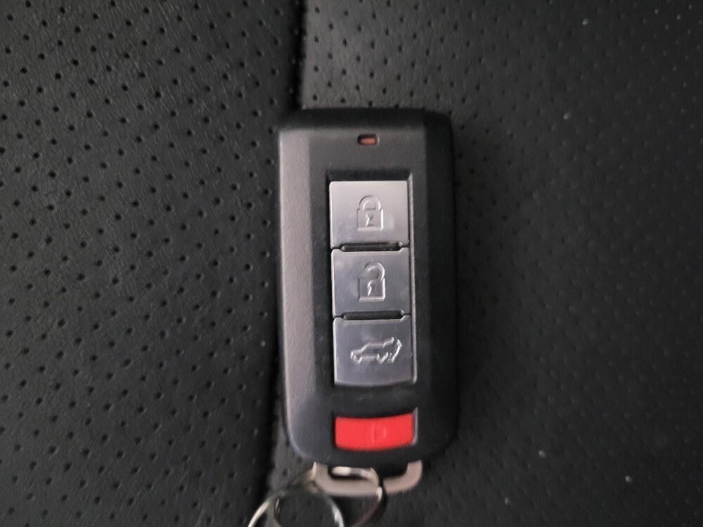 2016 Mitsubishi Outlander in Pittsburgh, PA 15237 - 18130720 32