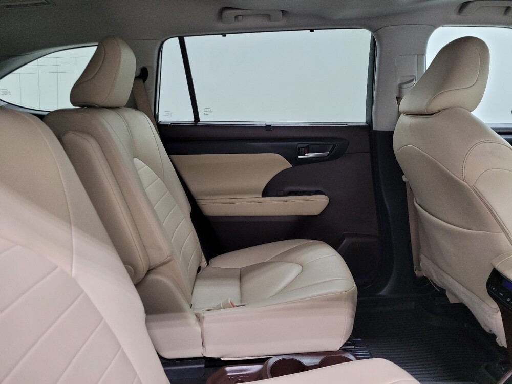 2020 Toyota Highlander in Plymouth Meeting, PA 19462 - 18130741 19