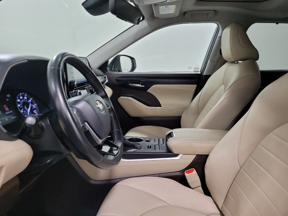 2020 Toyota Highlander in Plymouth Meeting, PA 19462 - 18130741 17