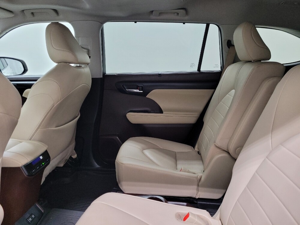 2020 Toyota Highlander in Plymouth Meeting, PA 19462 - 18130741 18