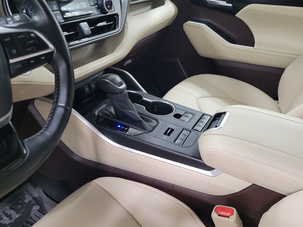 2020 Toyota Highlander in Plymouth Meeting, PA 19462 - 18130741 26